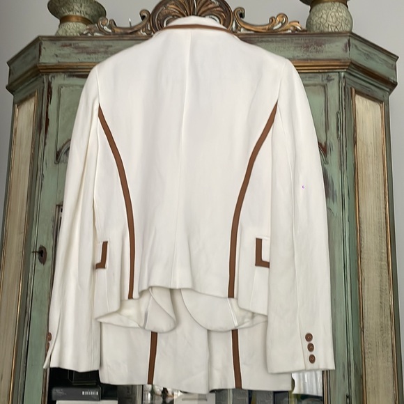 Beautiful linen suit white with brown leather accents by Zara - Picture 3 of 3
